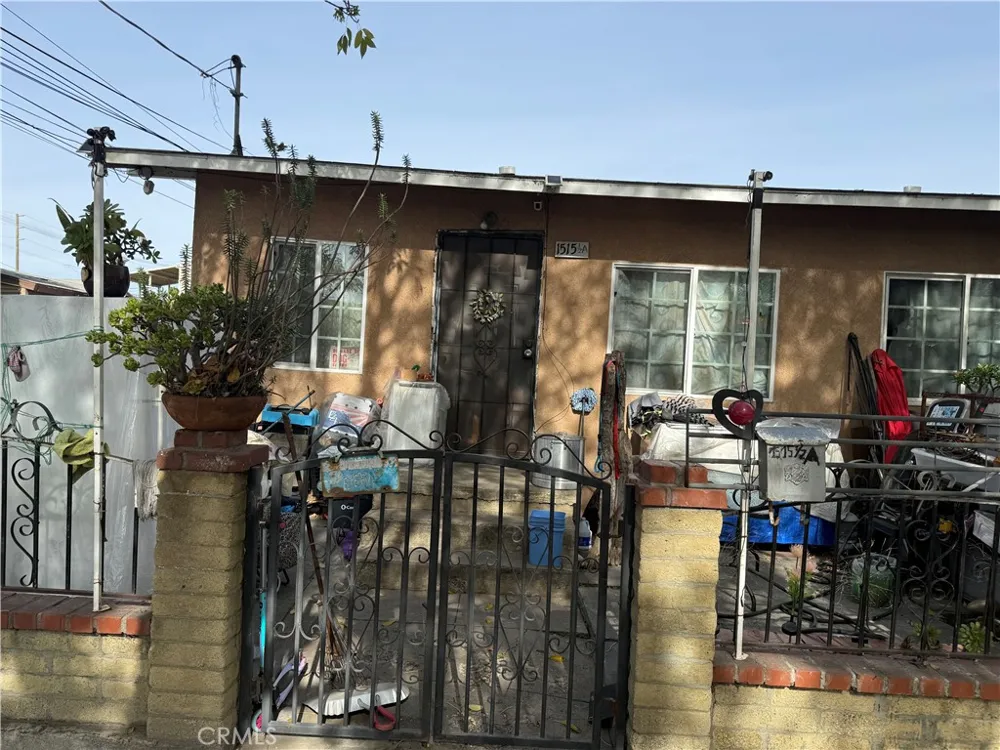 1515 E Young Wilmington, CA 90744