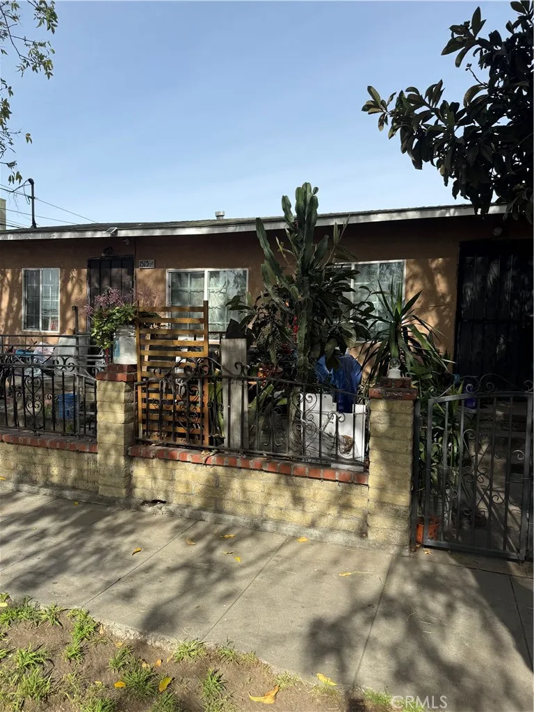 1515 E Young Wilmington, CA 90744