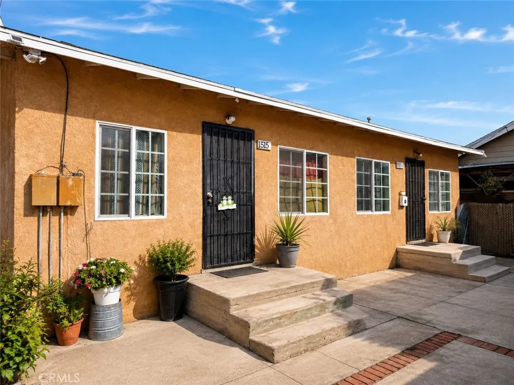 1515 E Young Wilmington, CA 90744