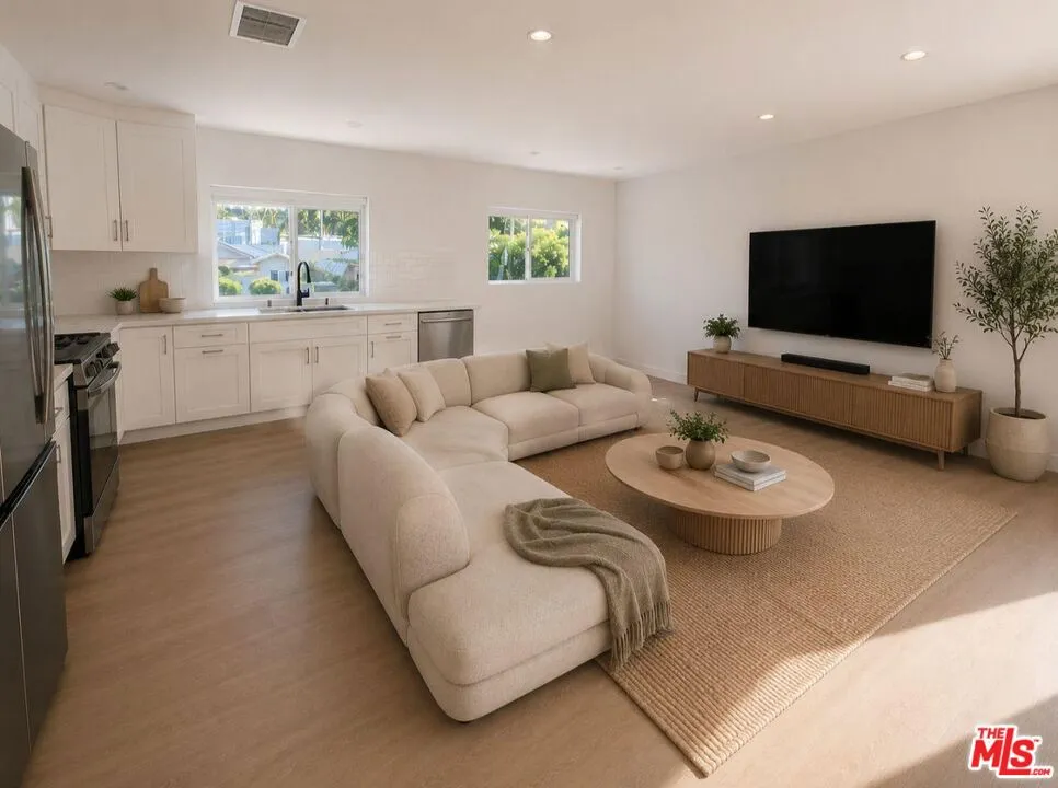 14165 Calvert Street Los Angeles, CA 91401