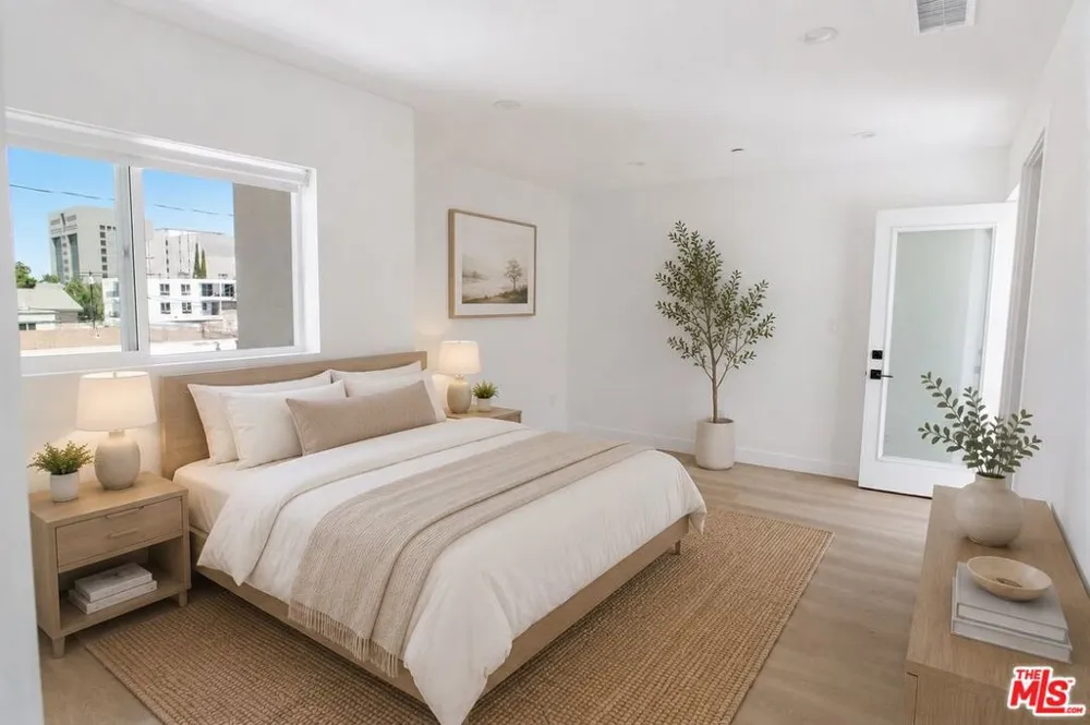 14165 Calvert Street Los Angeles, CA 91401