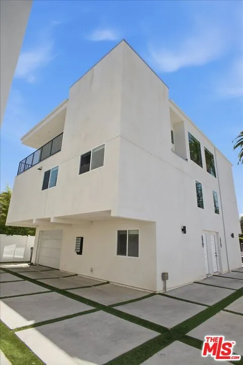 14165 Calvert Street Los Angeles, CA 91401