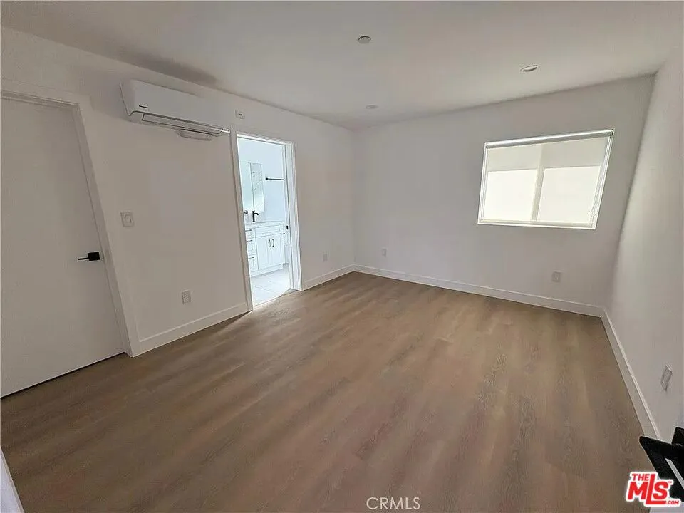 14165 Calvert Street Los Angeles, CA 91401