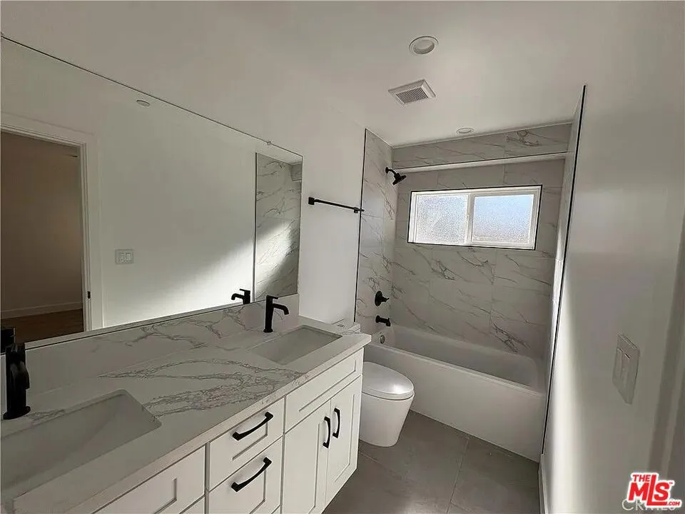 14165 Calvert Street Los Angeles, CA 91401