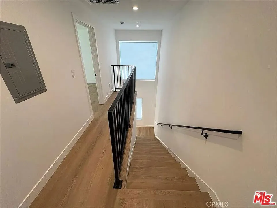 14165 Calvert Street Los Angeles, CA 91401