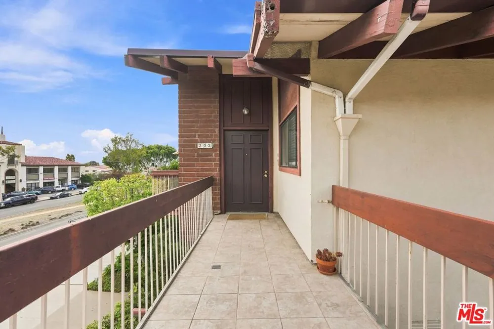 2322 Palos Verdes Drive #202 Palos Verdes Estates, CA 90274