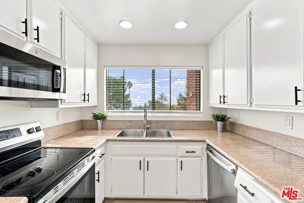 2322 Palos Verdes Drive #202 Palos Verdes Estates, CA 90274