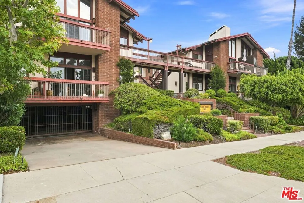 2322 Palos Verdes Drive #202 Palos Verdes Estates, CA 90274