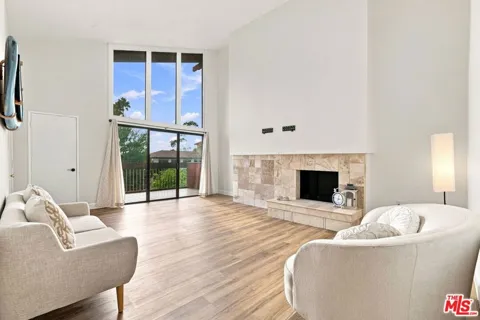2322 Palos Verdes Drive #202
