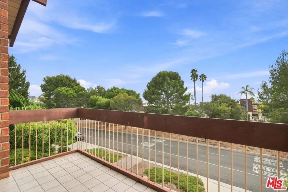 2322 Palos Verdes Drive #202 Palos Verdes Estates, CA 90274