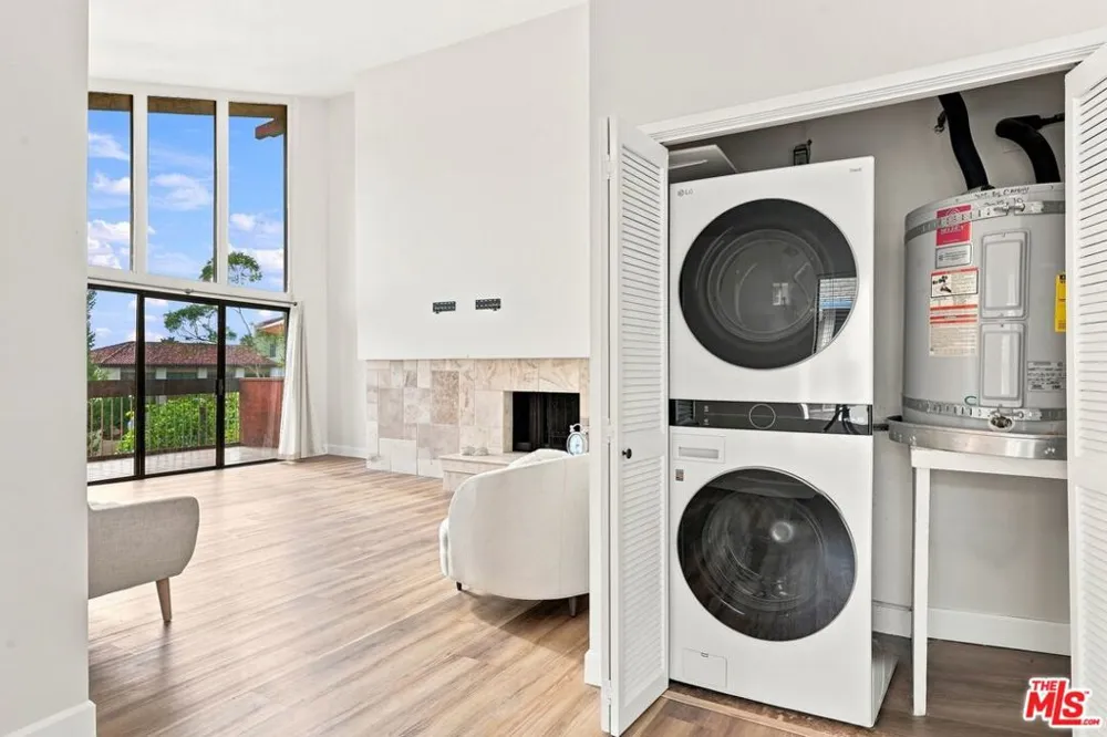 2322 Palos Verdes Drive #202 Palos Verdes Estates, CA 90274