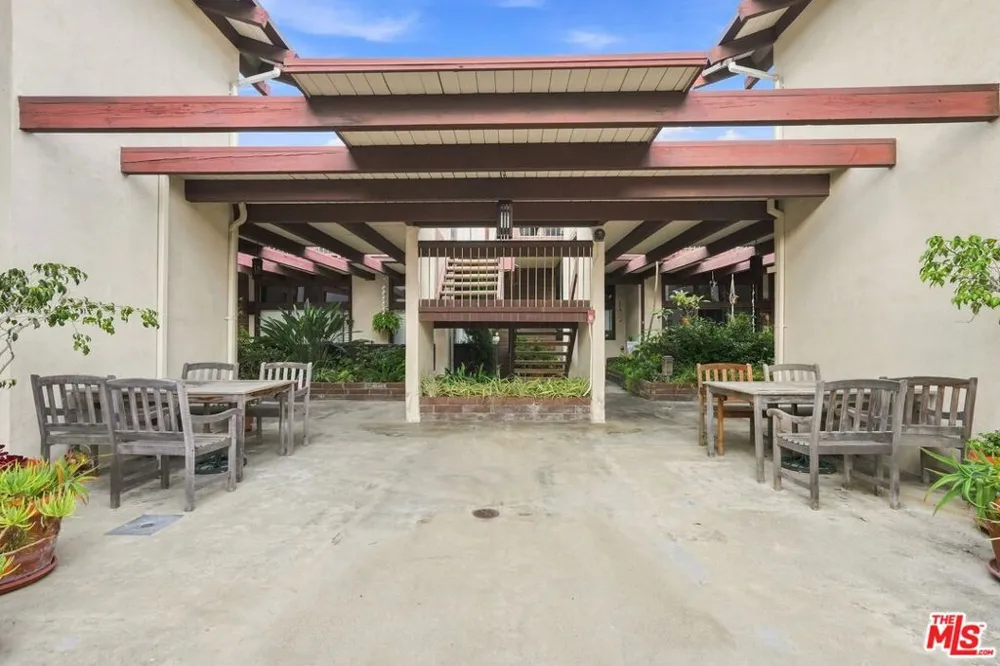 2322 Palos Verdes Drive #202 Palos Verdes Estates, CA 90274