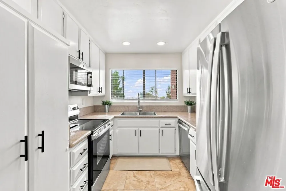 2322 Palos Verdes Drive #202 Palos Verdes Estates, CA 90274