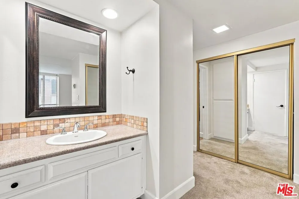 2322 Palos Verdes Drive #202 Palos Verdes Estates, CA 90274