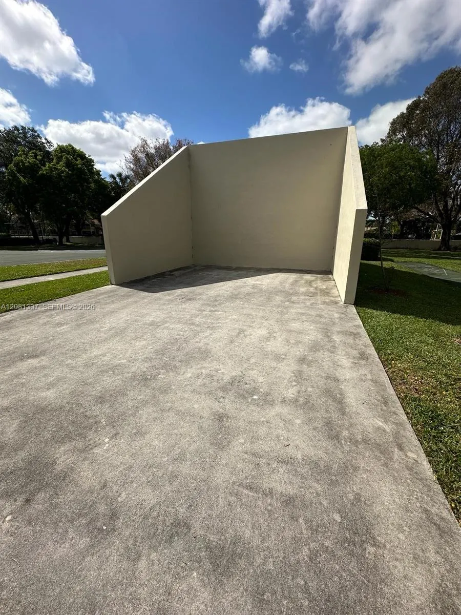 300 Gardens Dr #201 Pompano Beach, FL 33069
