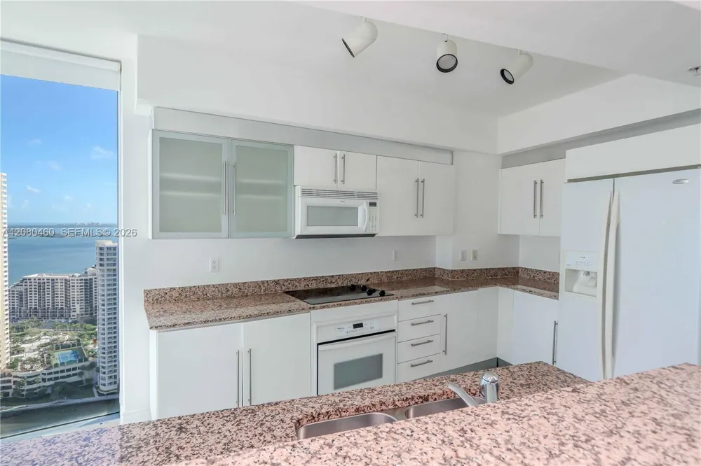 335 S Biscayne Blvd #3709 Miami, FL 33131