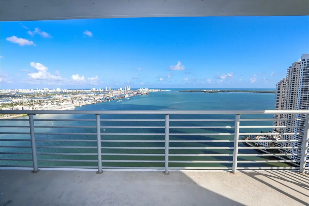 335 S Biscayne Blvd #3709 Miami, FL 33131