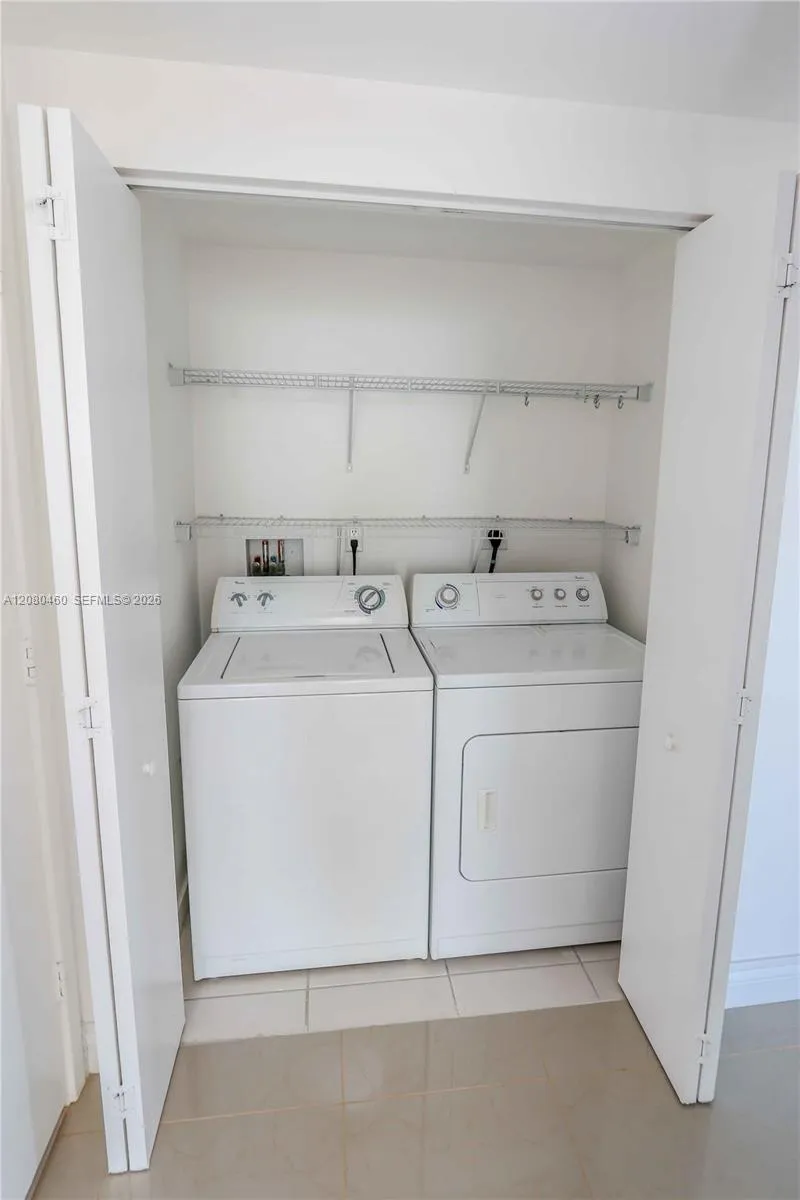335 S Biscayne Blvd #3709 Miami, FL 33131