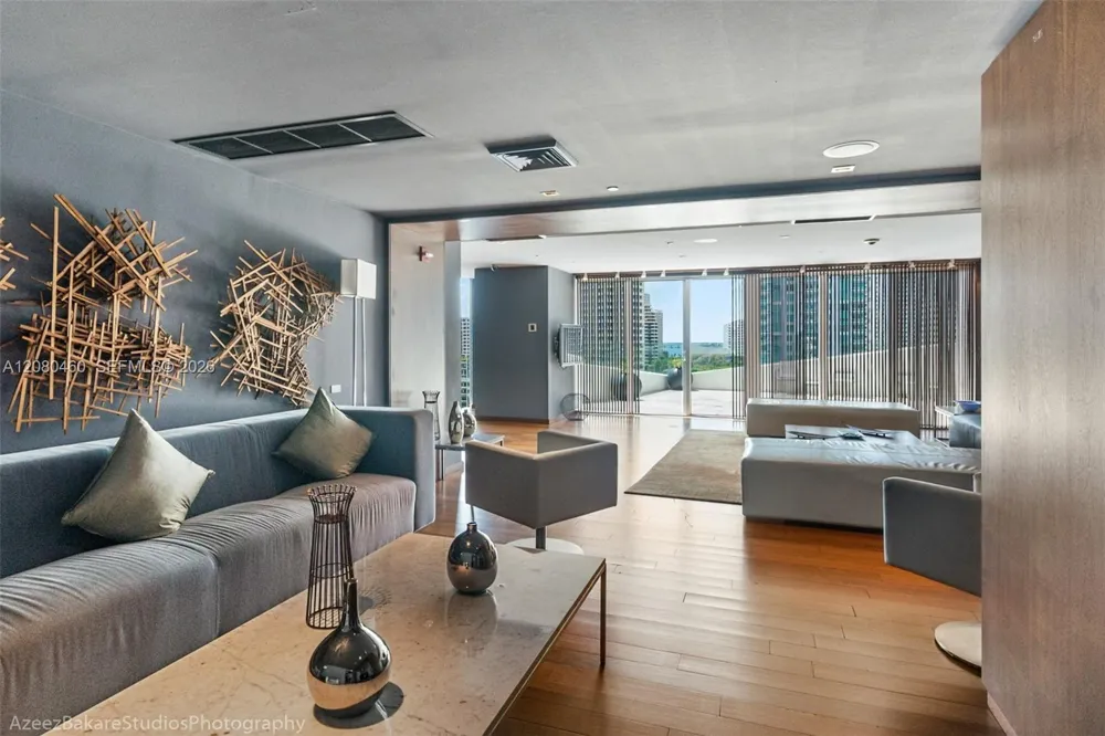 335 S Biscayne Blvd #3709 Miami, FL 33131