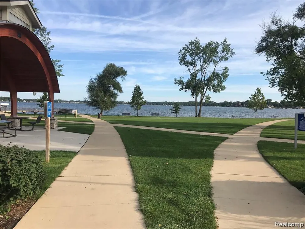 132 Maudlin Street Novi City, MI 48377
