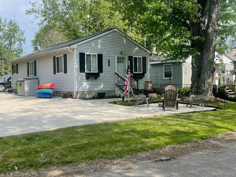 132 Maudlin Street Novi City, MI 48377
