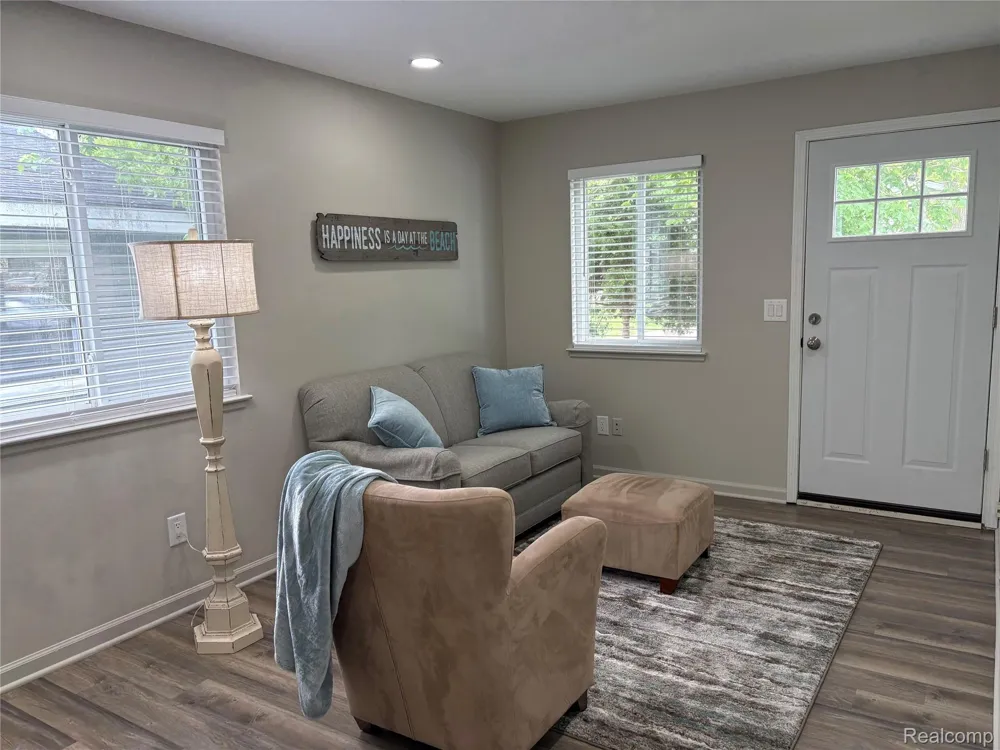 132 Maudlin Street Novi City, MI 48377