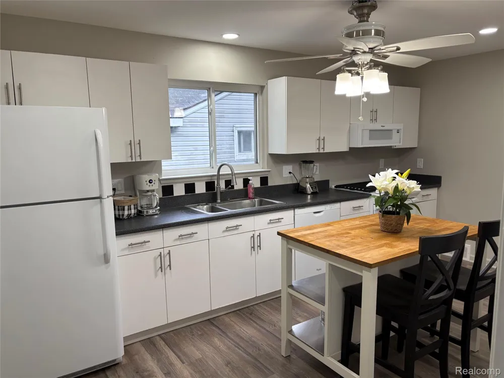 132 Maudlin Street Novi City, MI 48377