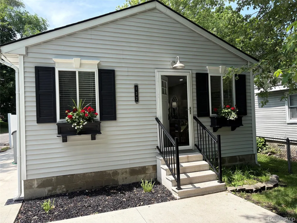 132 Maudlin Street Novi City, MI 48377