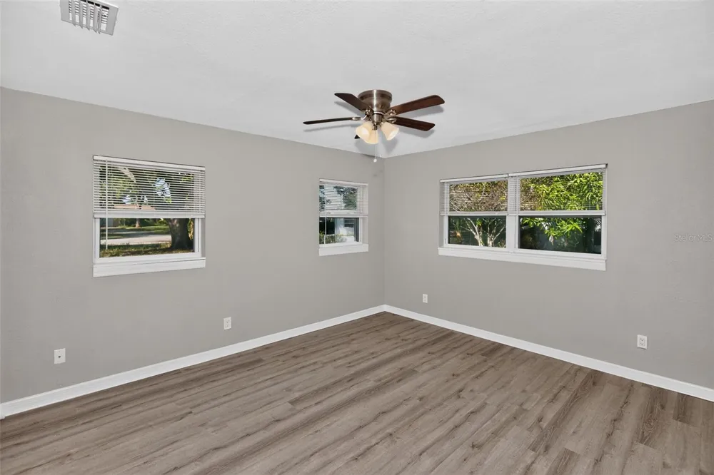 5131 ARAGON WAY S St Petersburg, FL 33705
