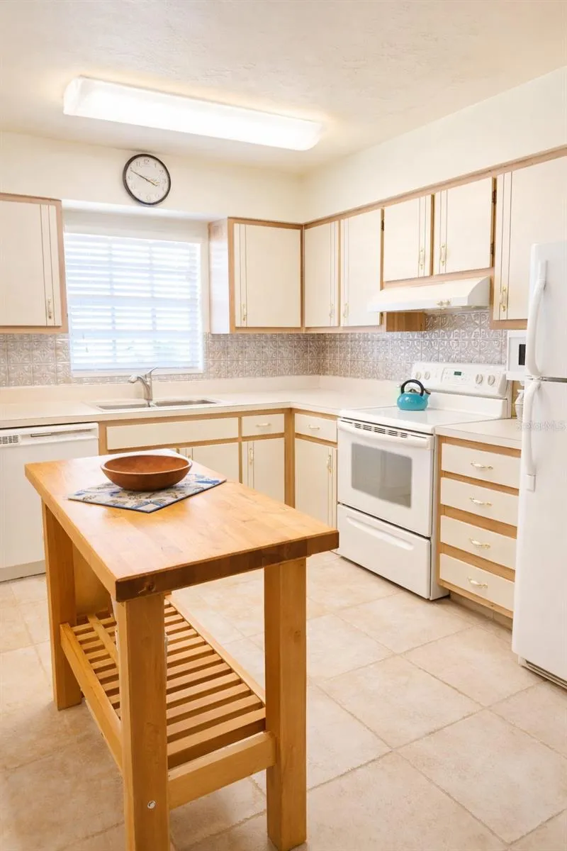 1640 JUNO TRAIL #103F Astor, FL 32102
