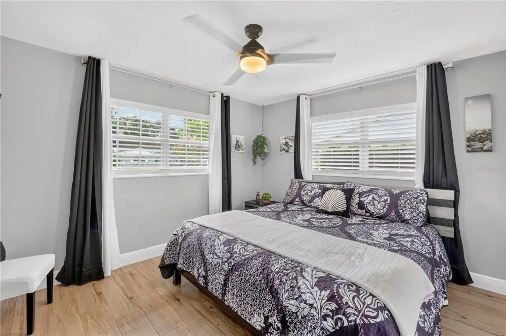 28050 LOIS DRIVE Tavares, FL 32778