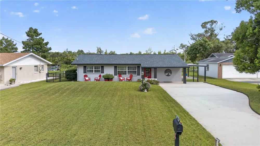 28050 LOIS DRIVE Tavares, FL 32778