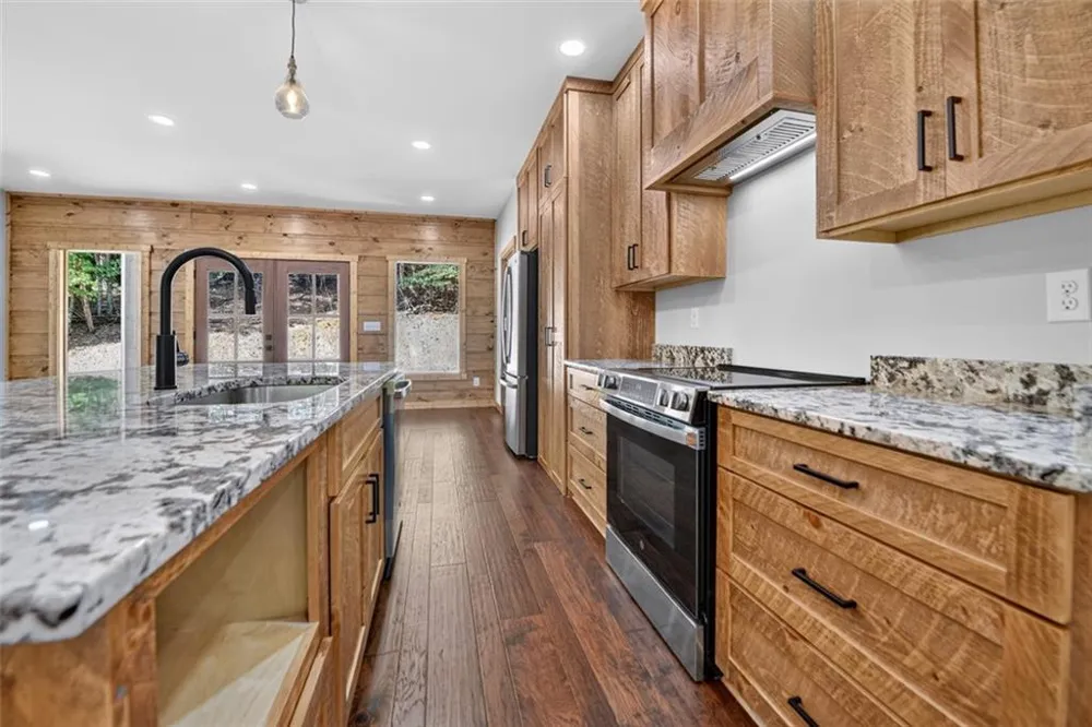 200 W Goldmine Road Ellijay, GA 30536