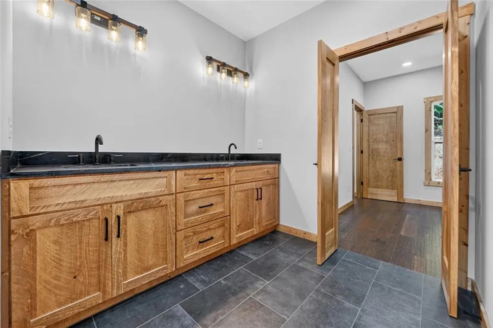 200 W Goldmine Road Ellijay, GA 30536