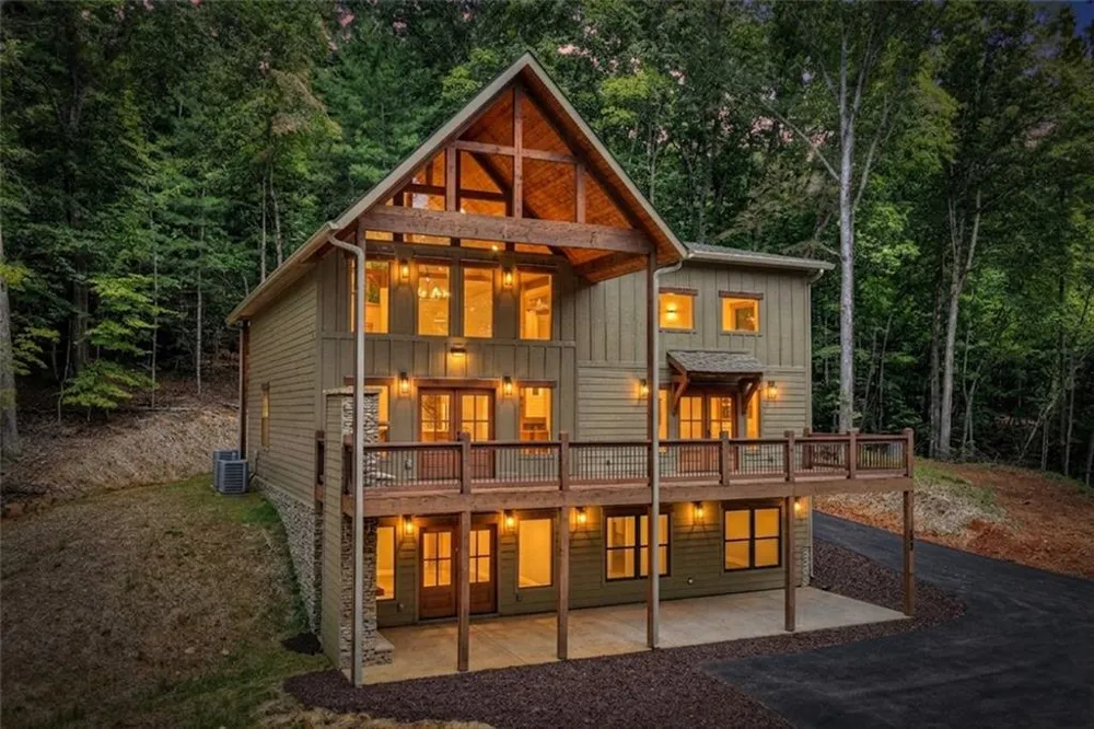 200 W Goldmine Road Ellijay, GA 30536