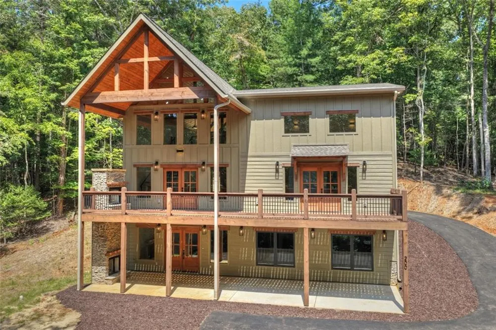 200 W Goldmine Road Ellijay, GA 30536
