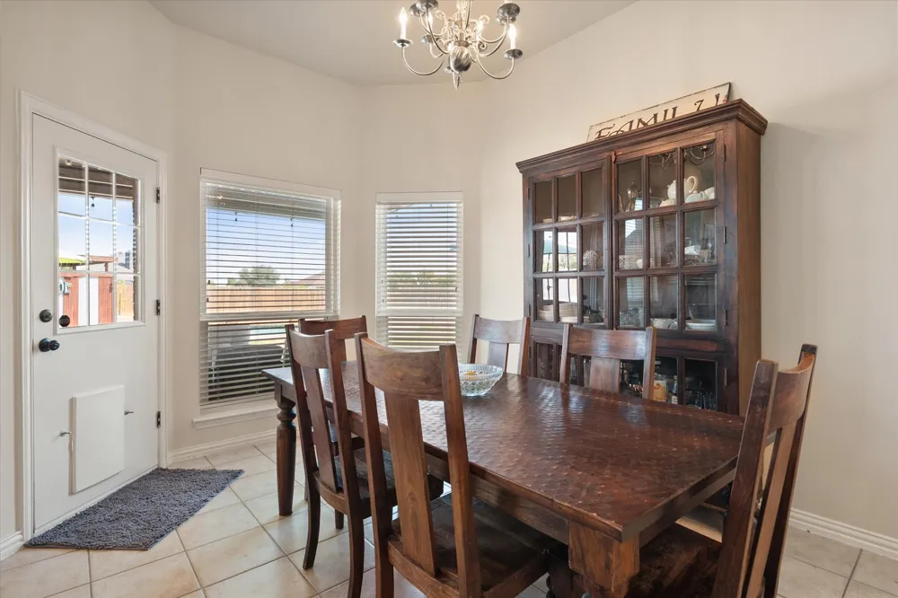 8821 Mallory Court Waxahachie, TX 76065