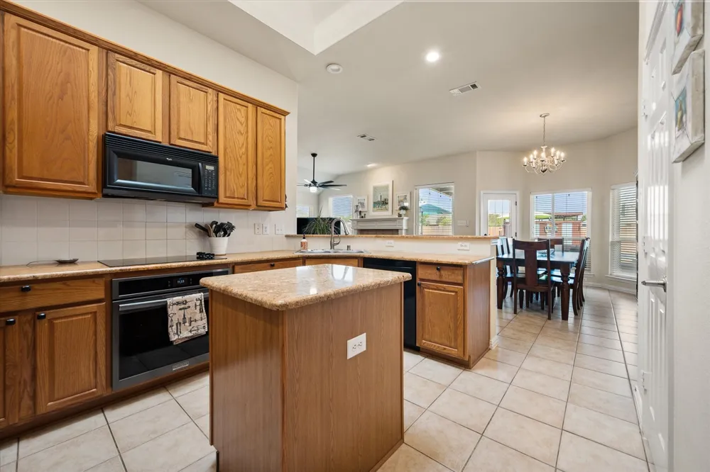 8821 Mallory Court Waxahachie, TX 76065