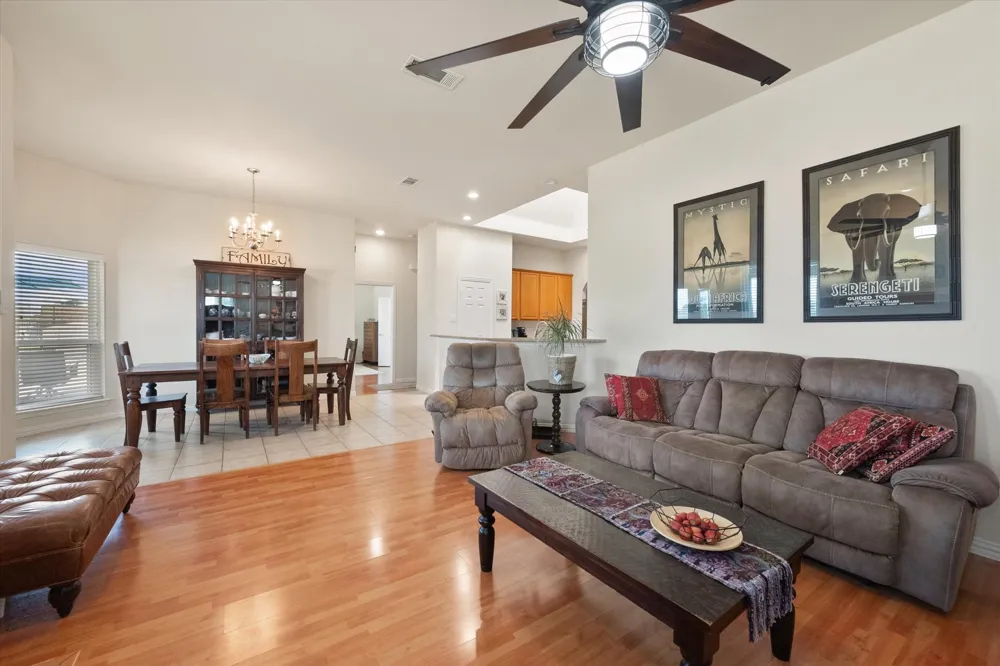 8821 Mallory Court Waxahachie, TX 76065