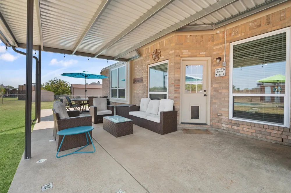 8821 Mallory Court Waxahachie, TX 76065