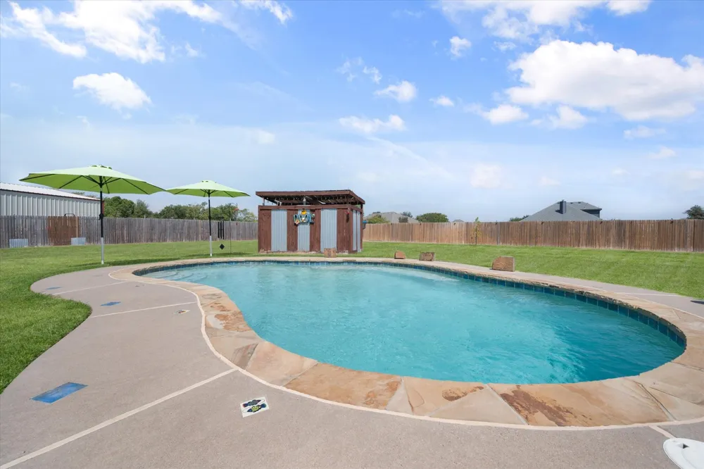 8821 Mallory Court Waxahachie, TX 76065