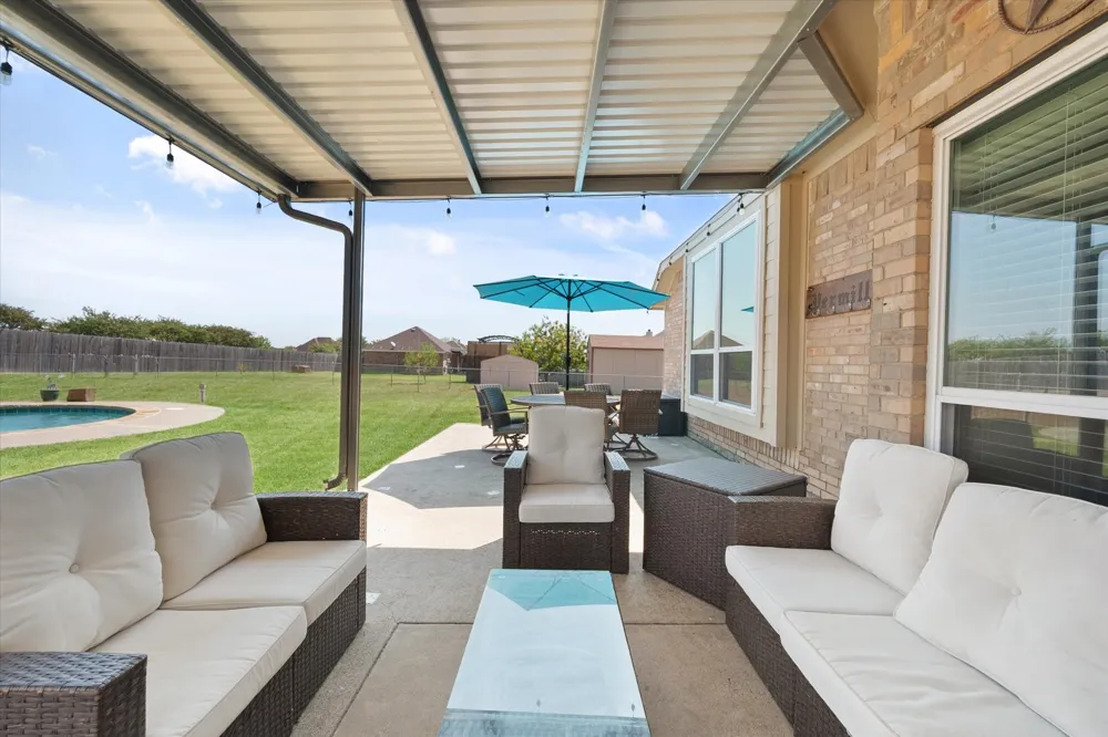 8821 Mallory Court Waxahachie, TX 76065