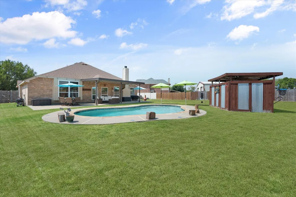 8821 Mallory Court Waxahachie, TX 76065