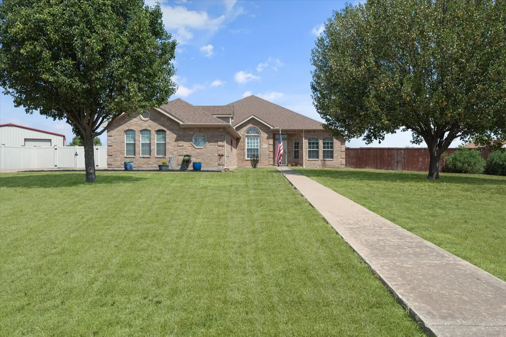 8821 Mallory Court Waxahachie, TX 76065