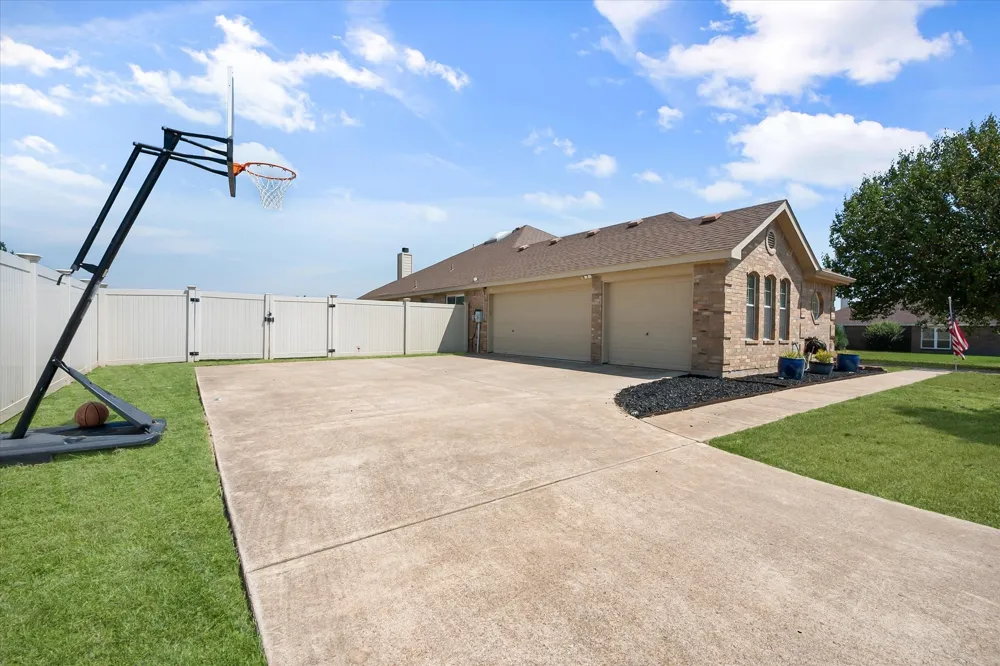 8821 Mallory Court Waxahachie, TX 76065