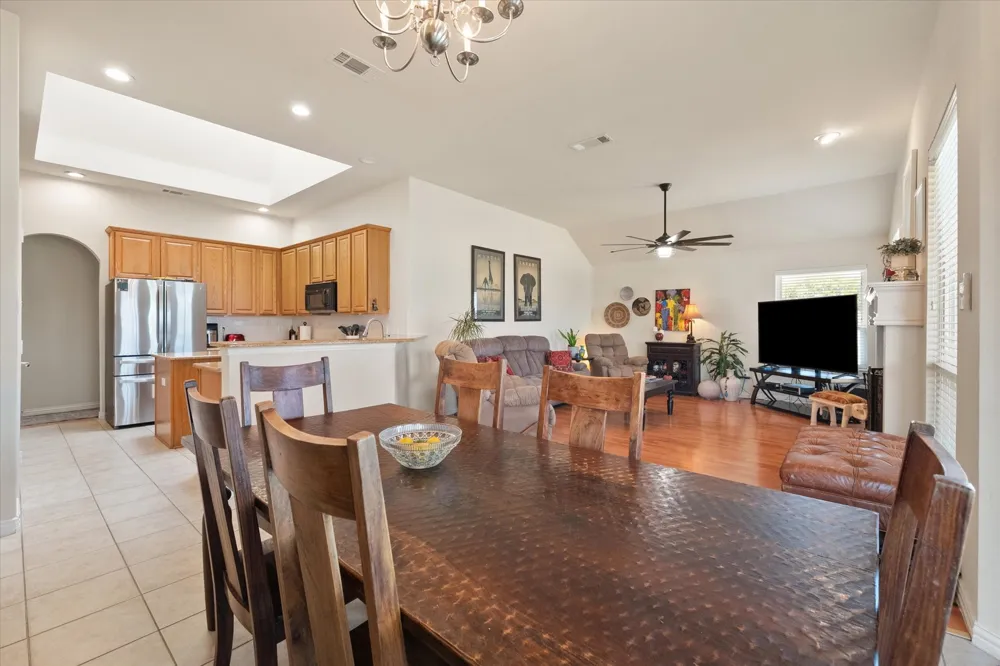 8821 Mallory Court Waxahachie, TX 76065