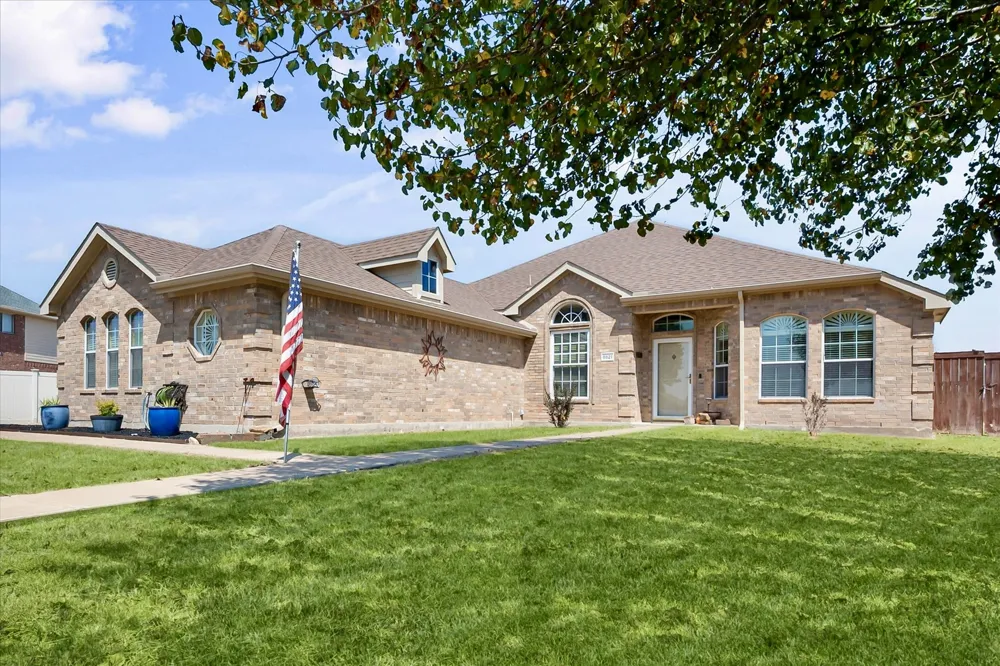8821 Mallory Court Waxahachie, TX 76065