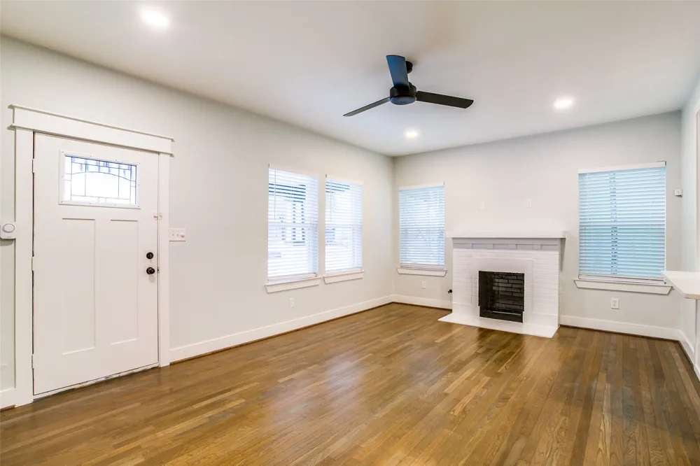 619 Pembroke Avenue Dallas, TX 75208