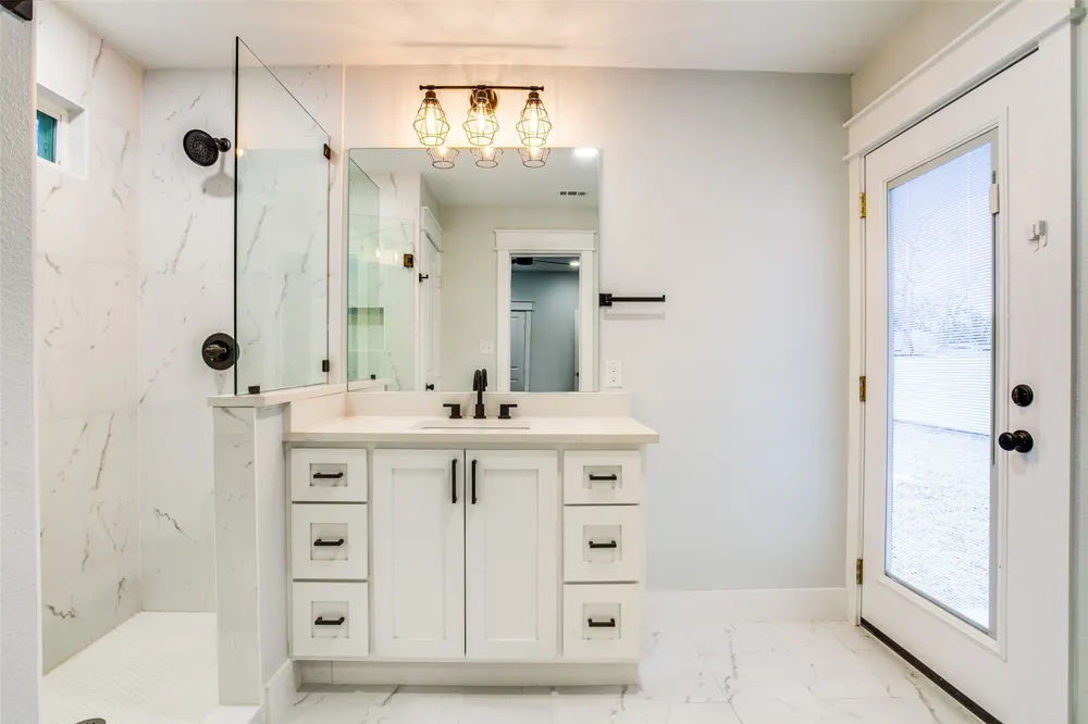 619 Pembroke Avenue Dallas, TX 75208