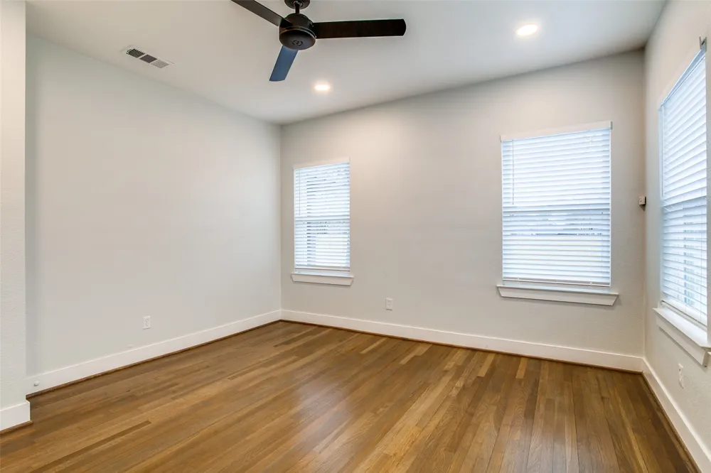 619 Pembroke Avenue Dallas, TX 75208